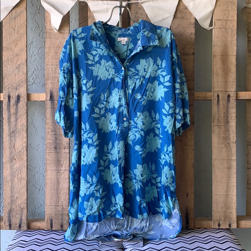 Quarter Button Blue Floral Top